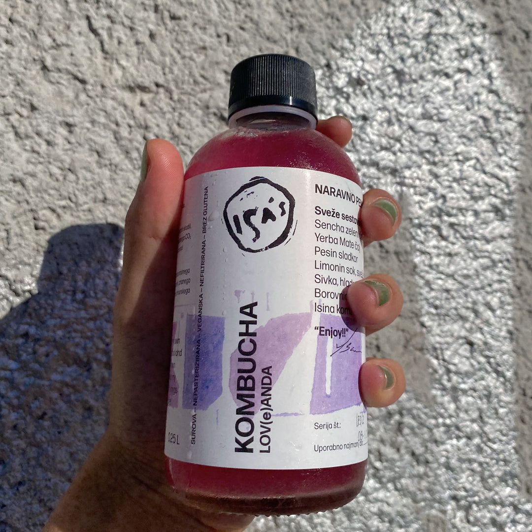 KOMBUCHA – SKRIVNOSTNA PIJAČA, KI JE OBNORELA SLOVENIJO – Isa's Kombucha